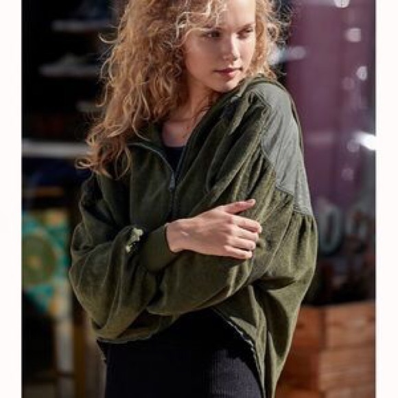 NWOT FREE PEOPLE MOVEMENT LET IT GO CROPPED HOODIE - Picture 3 of 5